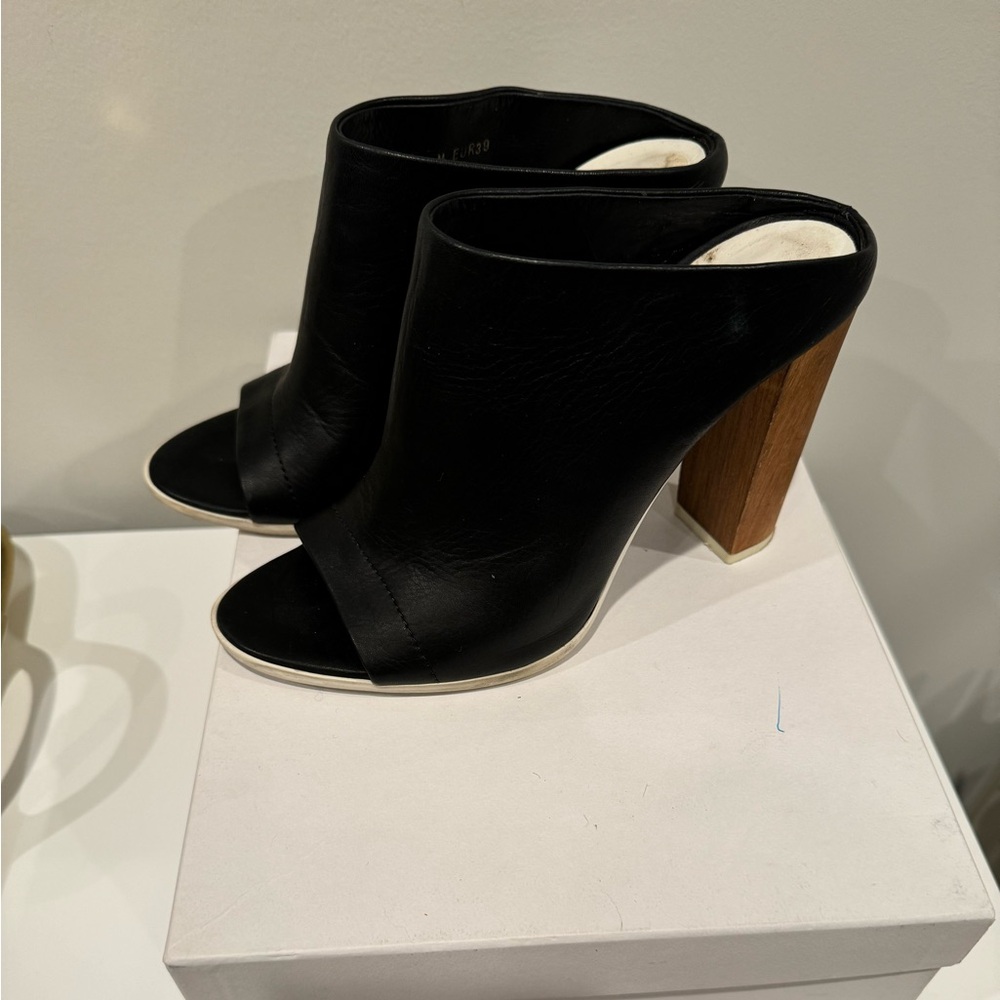 Vince black leather upper with wooden heel